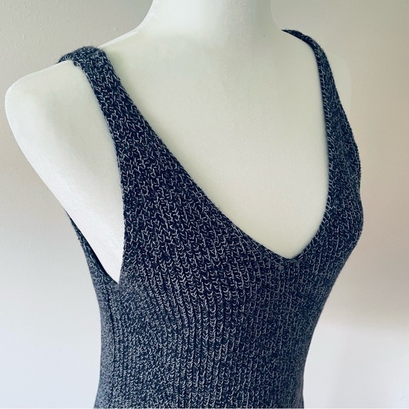 LOFT Dark Navy/White Sleeveless Tank V-Neck Both Front & Back Size S, Heavy Knit - Picture 7 of 10